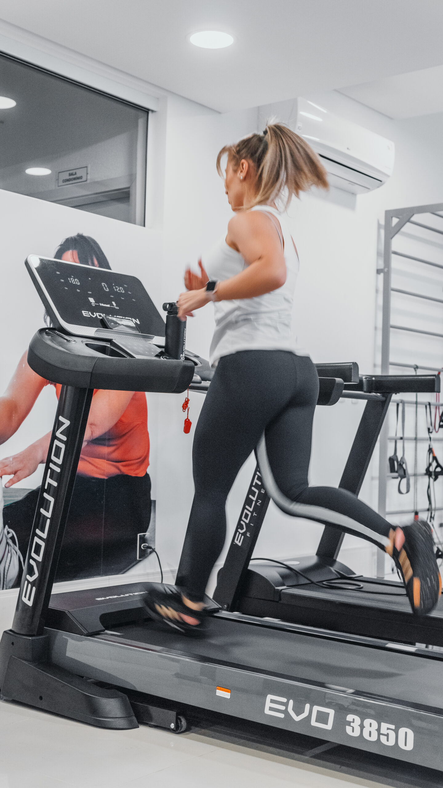 Esteira Elétrica Comercial EVO 3850 AC - Imagem 3