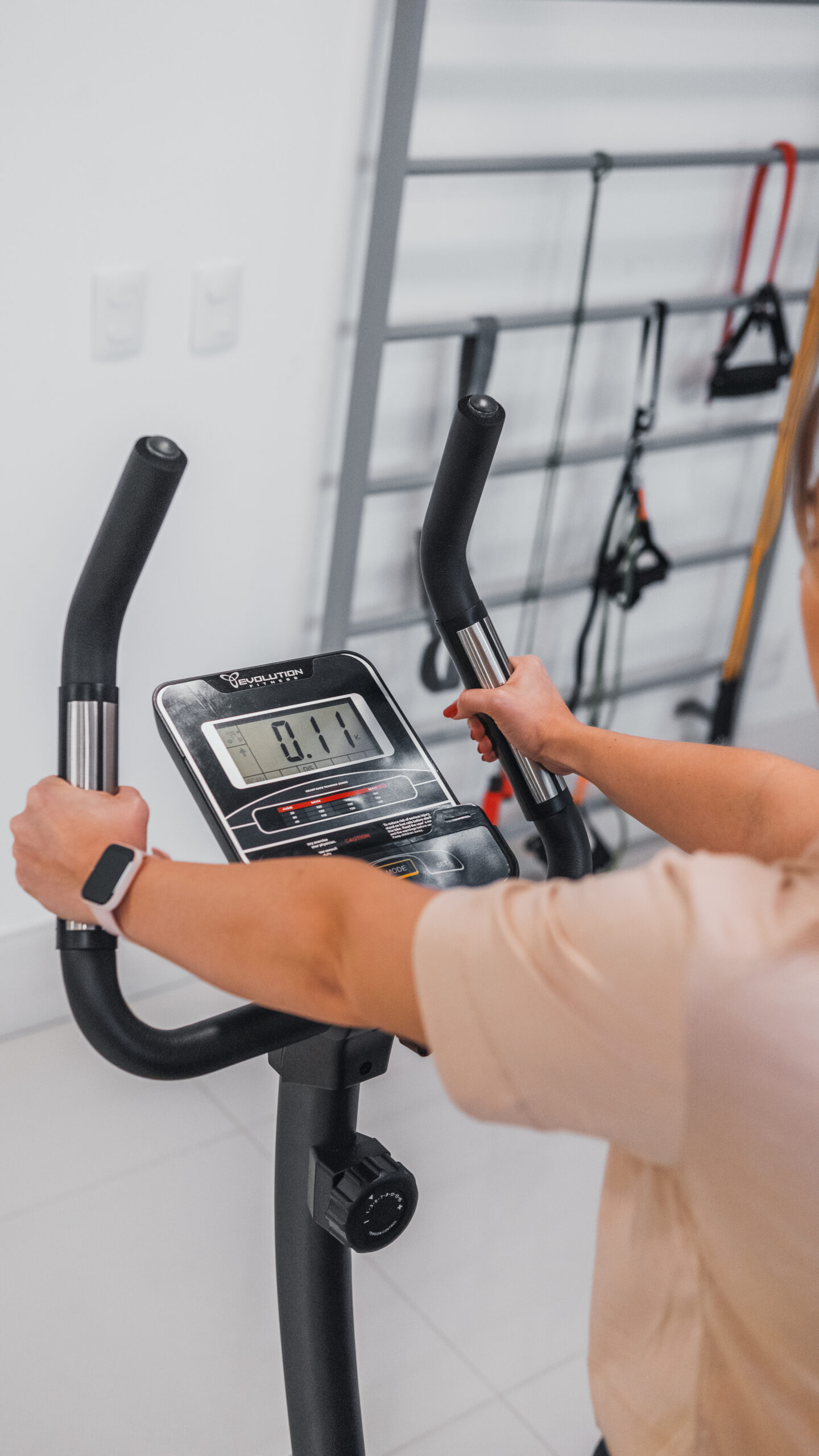 Bicicleta Ergométrica Vertical Comercial B 1002 - Imagem 2