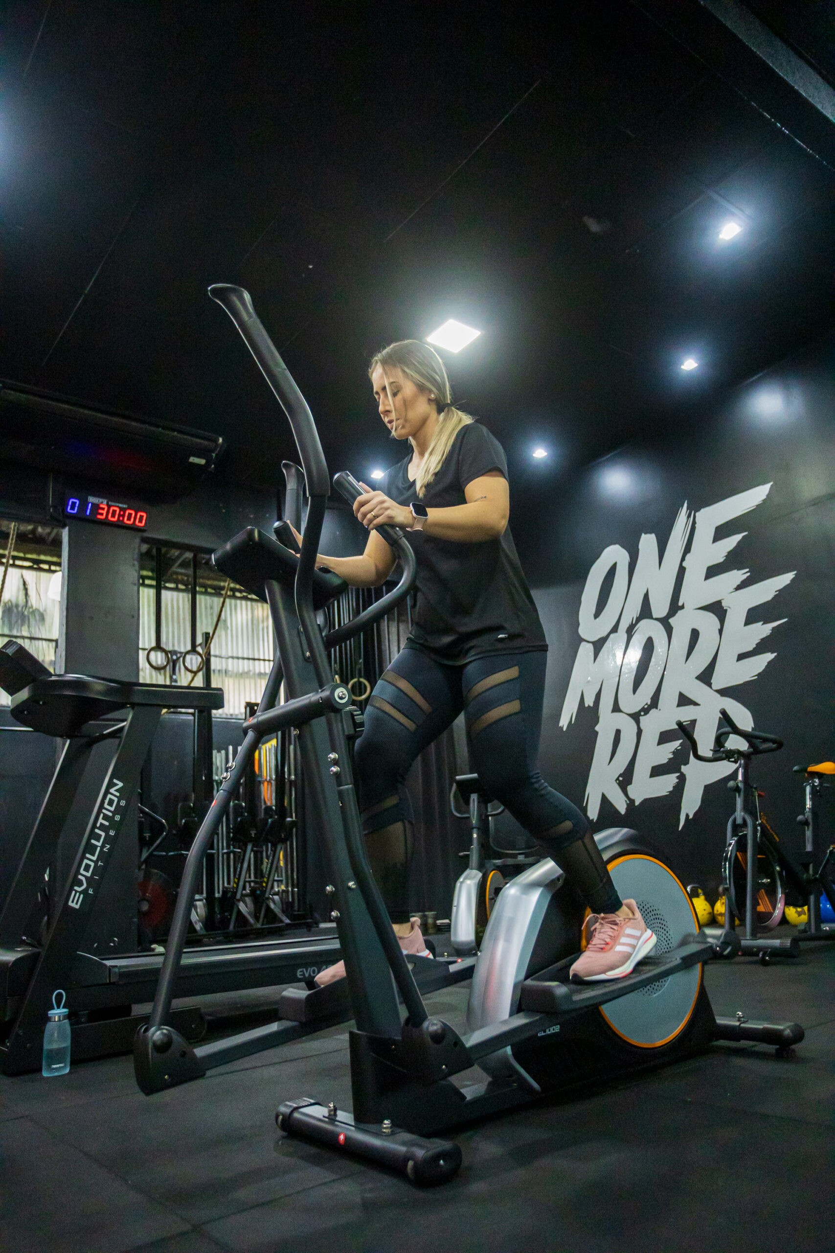 Elíptico Comercial EL 1002 - Imagem 8