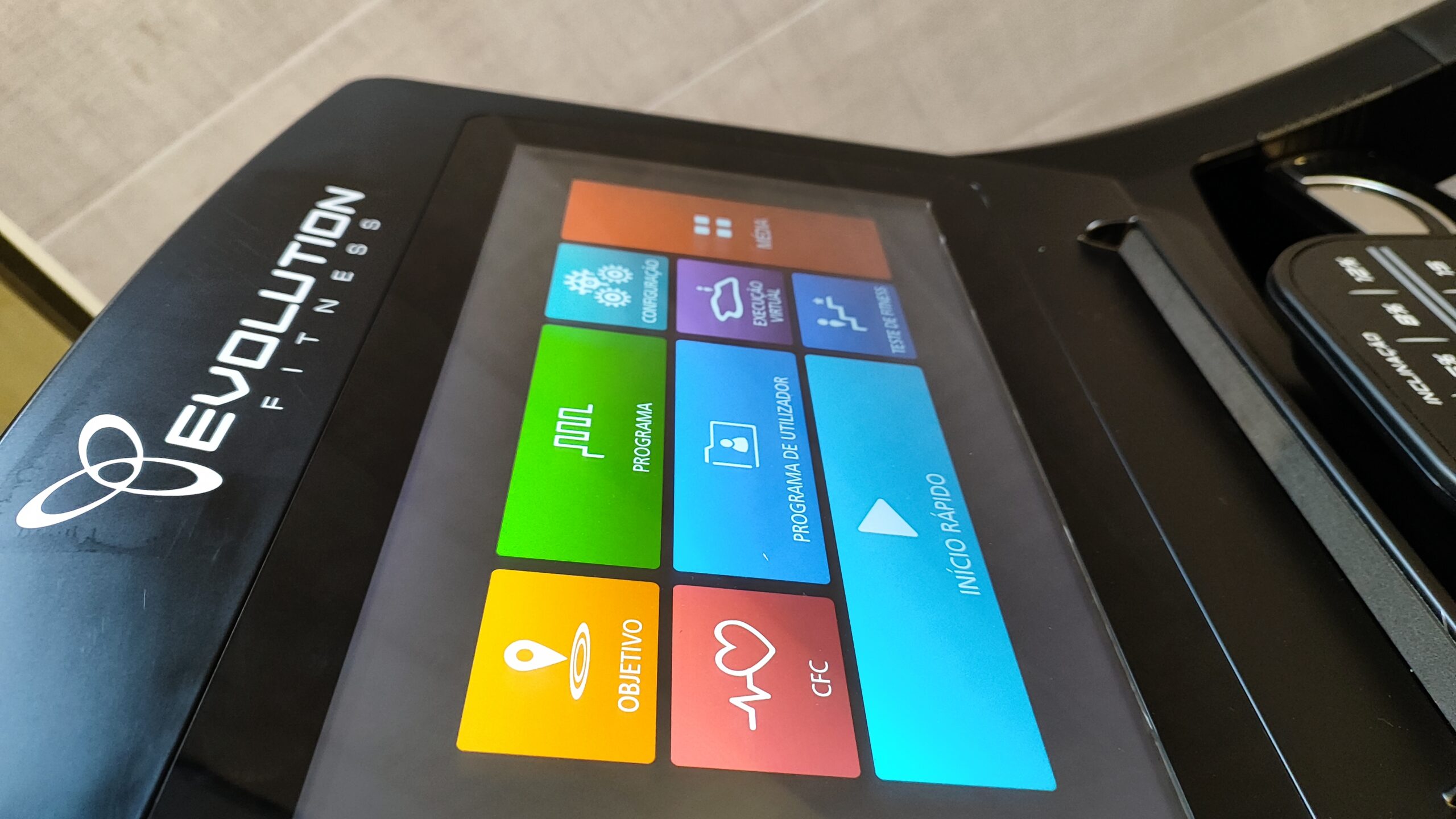 Esteira Elétrica Profissional EVO 7000 - Imagem 7